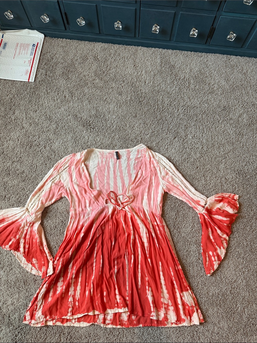 NWOT Raviya Women’s M Coral and White Tie-Dye V-Neck Bell Sleeve Cover Up